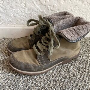 Chaco Olive Green Brown Lace-Up Boots
